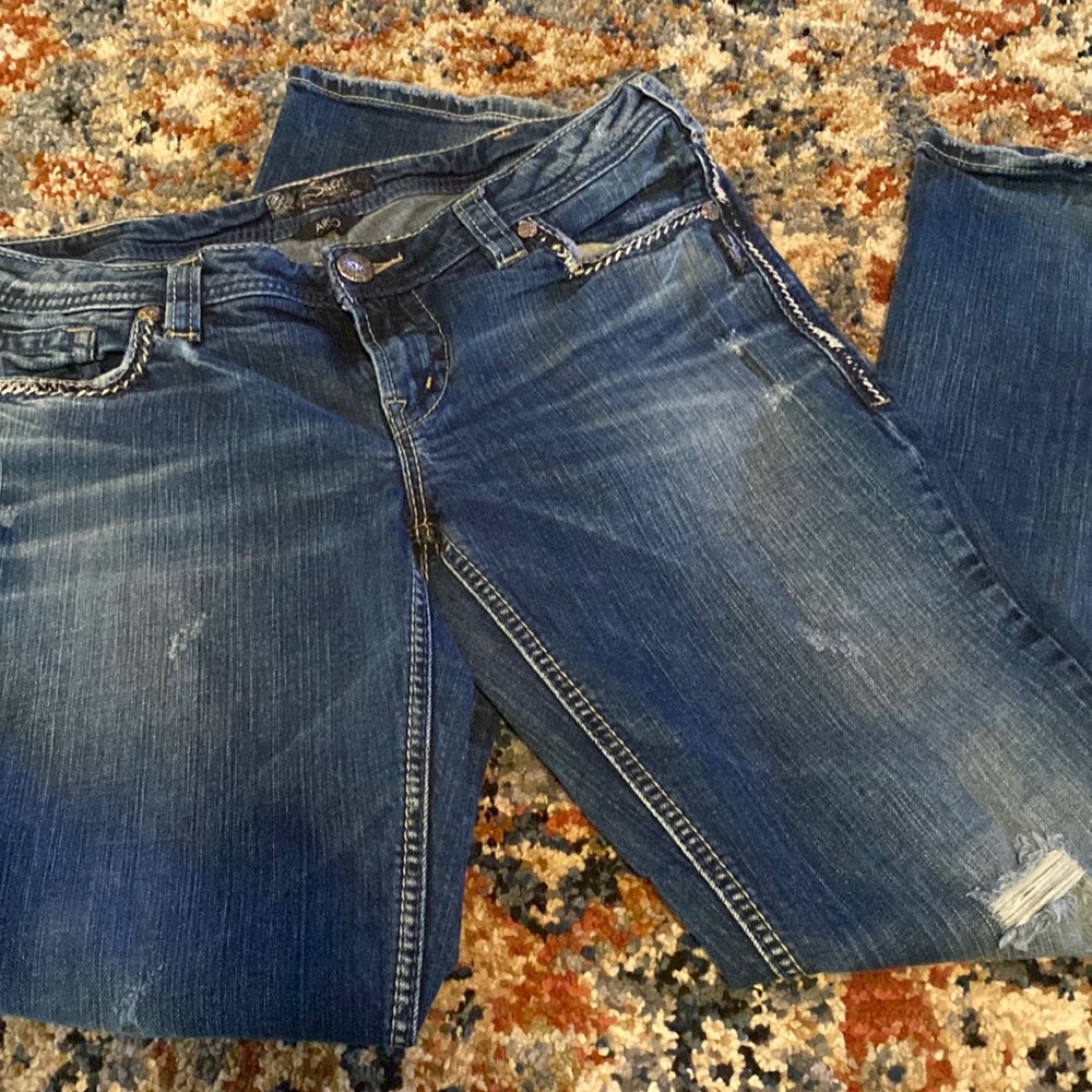 Silver jeans, excellent condition. Distressed, size w34/L33.